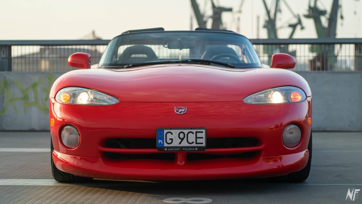 Dodge Viper przód