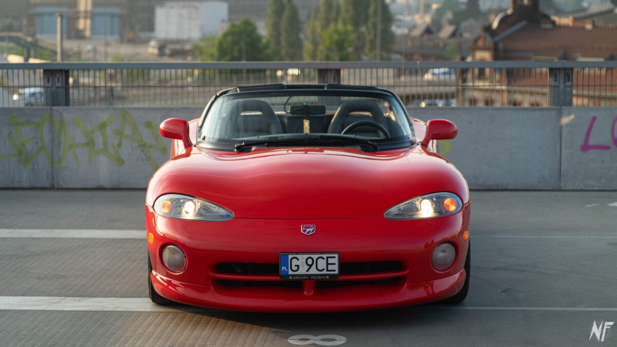 Czerwony Dodge Viper