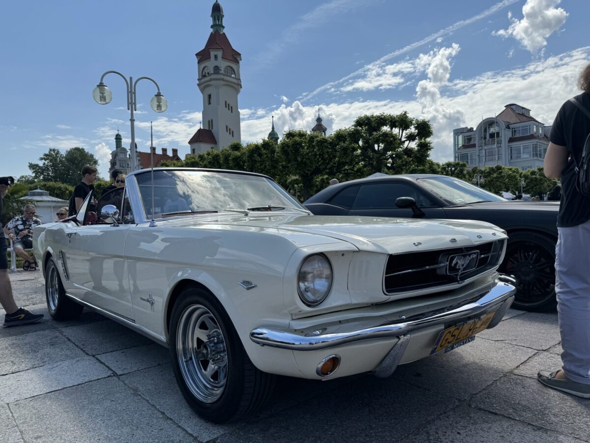 Old Ford Mustang