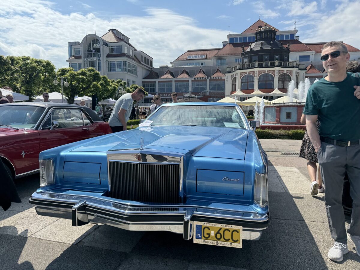 Lincoln Continental Mark V