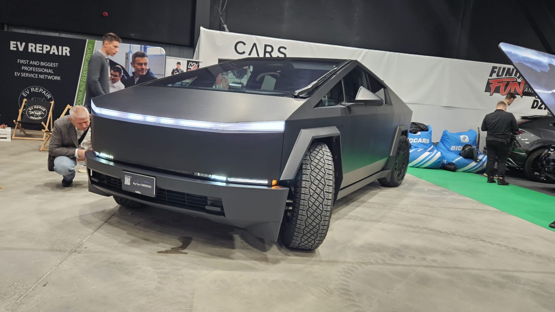 Polski Cyberpunk – Tesla Cybertruck